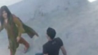 Duas meninas vermelhas na praia decidiram organizar um Sexo grupal com video de sexo caseiro brasileiro um cara
