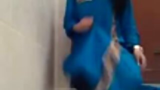 Caras criaram uma linda videos caseiros nacionais garota de férias para sexo grupal com Dupla penetração
