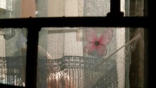 Duas meninas filmando pornô em grupo para um novinha gostosa vídeo caseiro homem na cozinha