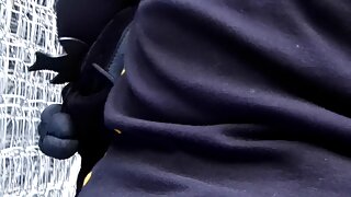 Mãe vídeo pornô brasileiro caseiro magrinha abre os quadris na frente do enteado adulto