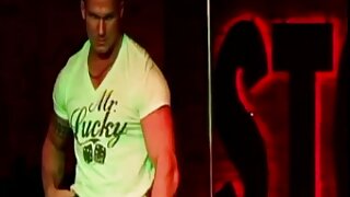 Duas universitárias se divertindo uma com a outra videos de sexo caseiro com brasileiras e um cara normal em Sexo grupal