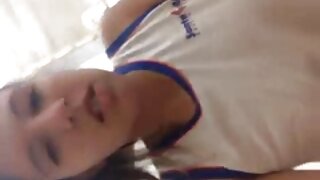 Os sexo real caseiro amantes fazem sexo com a ajuda de lambidas e brinquedos sexuais